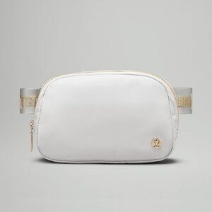 Lululemon Everywhere belt bag